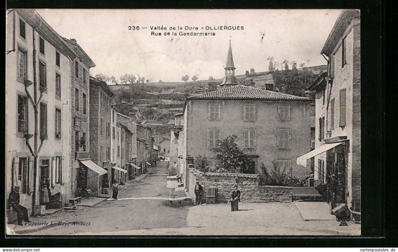 CPA Olliergues, Vallée De La Dore, Rue De La Gendarmerie, Vue De La Rue  - Olliergues