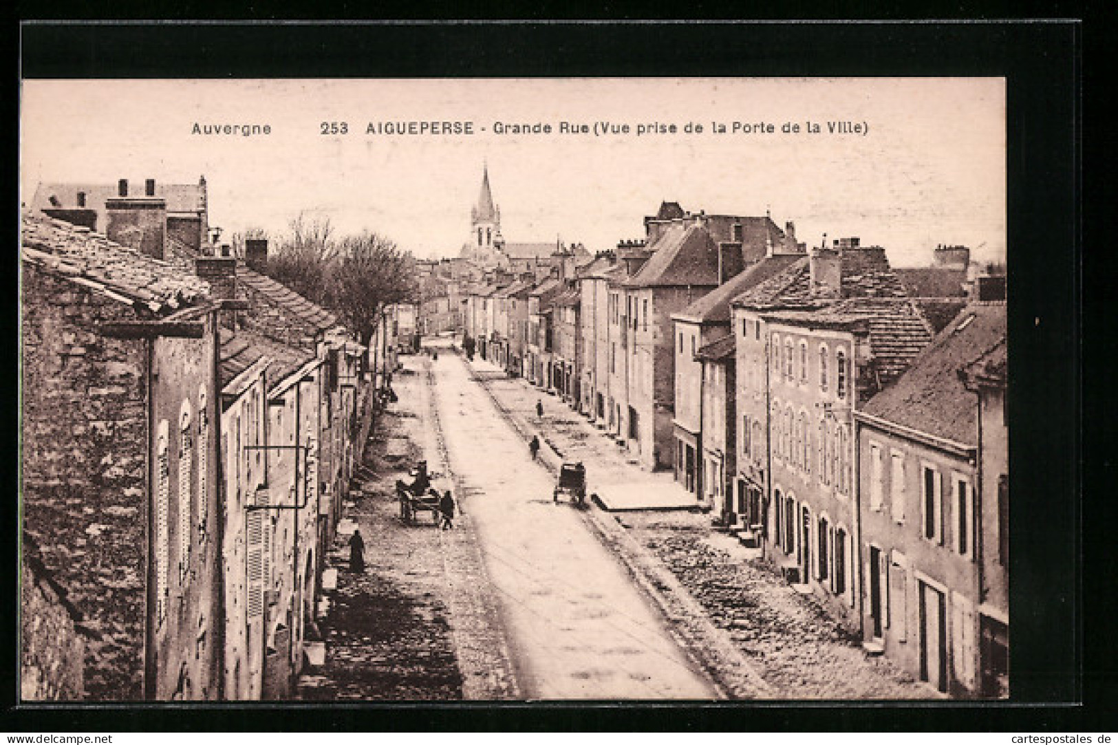 CPA Aigueperse, Auvergne, Grande Rue, Vue Prise De La Porte De La Ville, Vue De La Rue  - Auvergne Types D'Auvergne