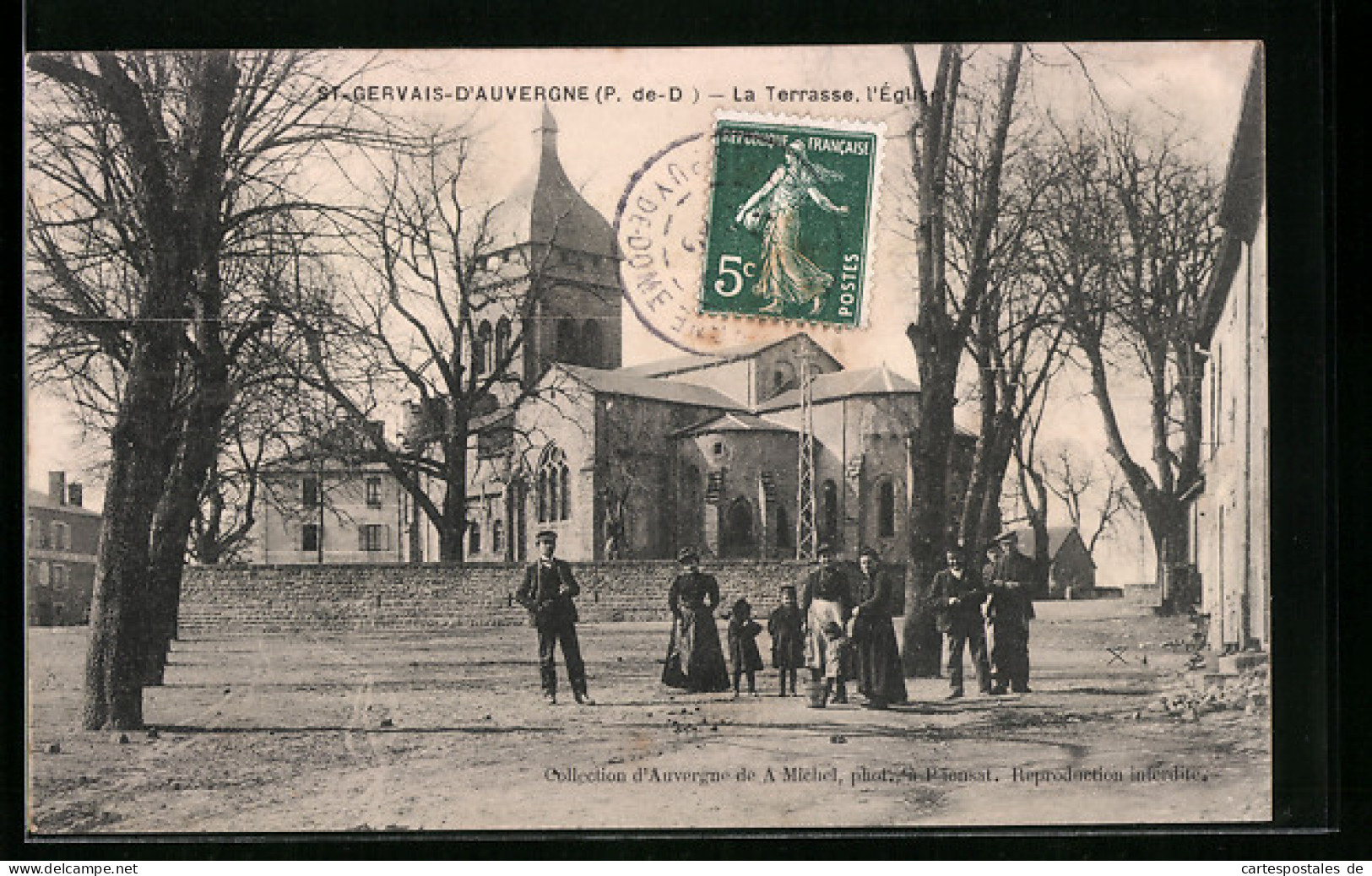 CPA St-Gervais-d`Auvergne, La Terrasse, L`Église  - Saint Gervais D'Auvergne