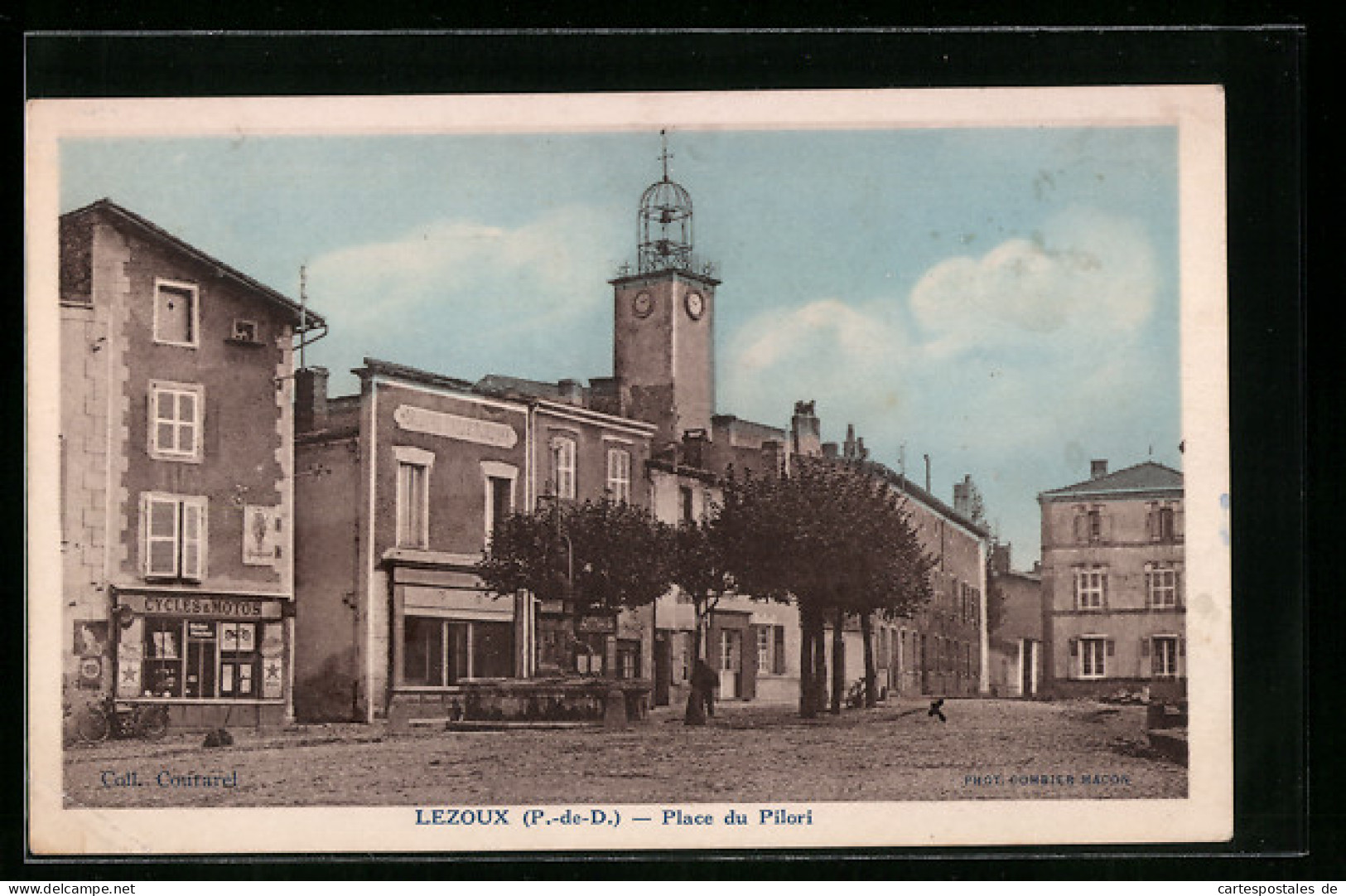 CPA Lezoux, Place Du Pilori  - Lezoux