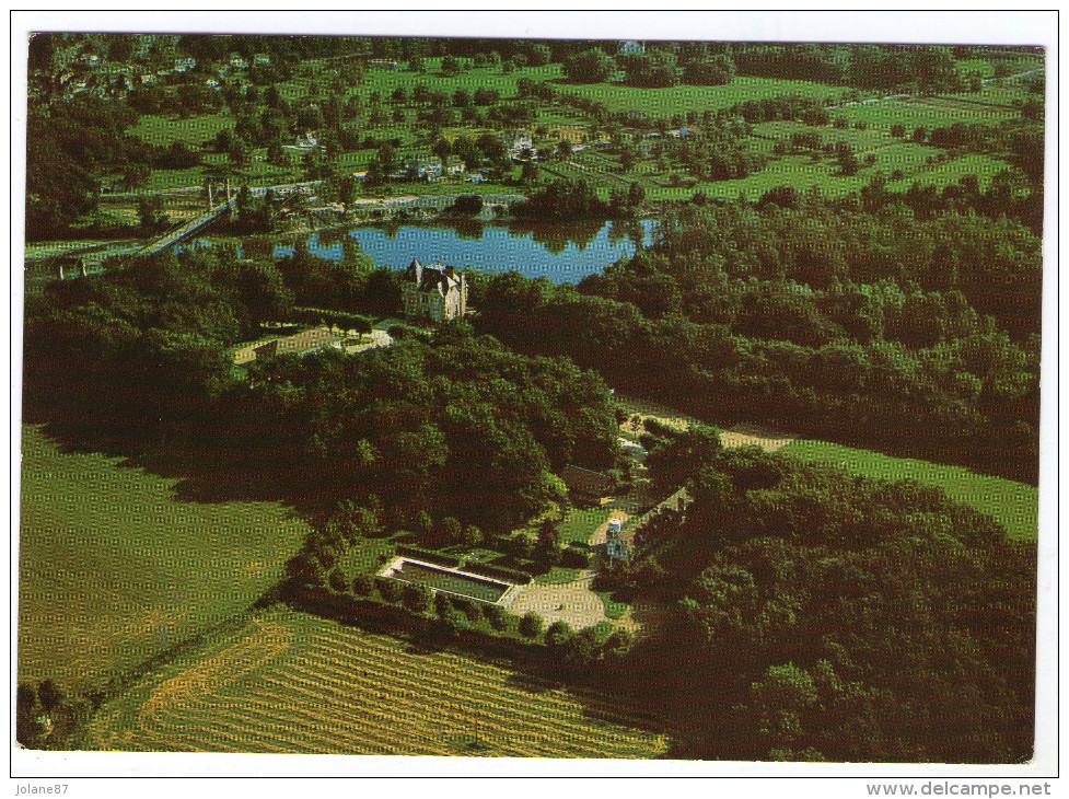 CPM    46    MONTVALENT      ROC DEL PORT  CENTRE DE VACANCES   VUE AERIENNE CHATEAU PAVILLONS CENTRE ARTISANAT PISCINE - Otros & Sin Clasificación