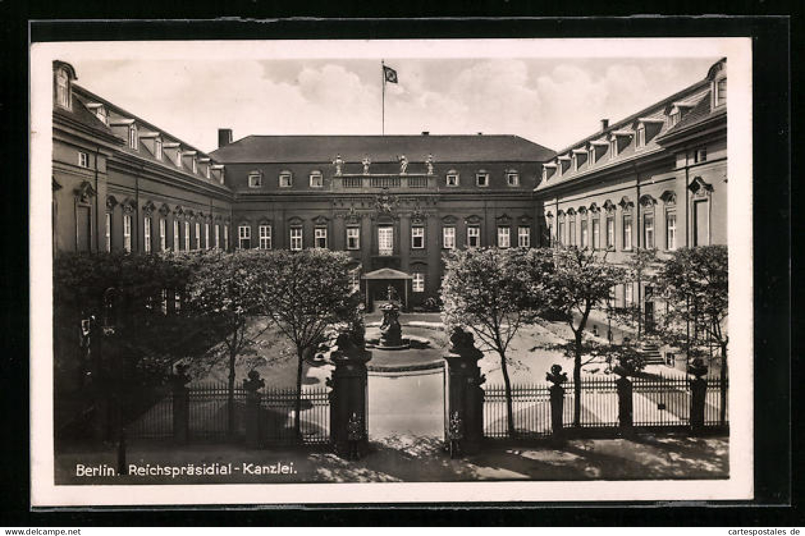 AK Berlin, Reichspräsidial-Kanzlei, Blick über Den Eingang In Den Vorgarten  - Mitte