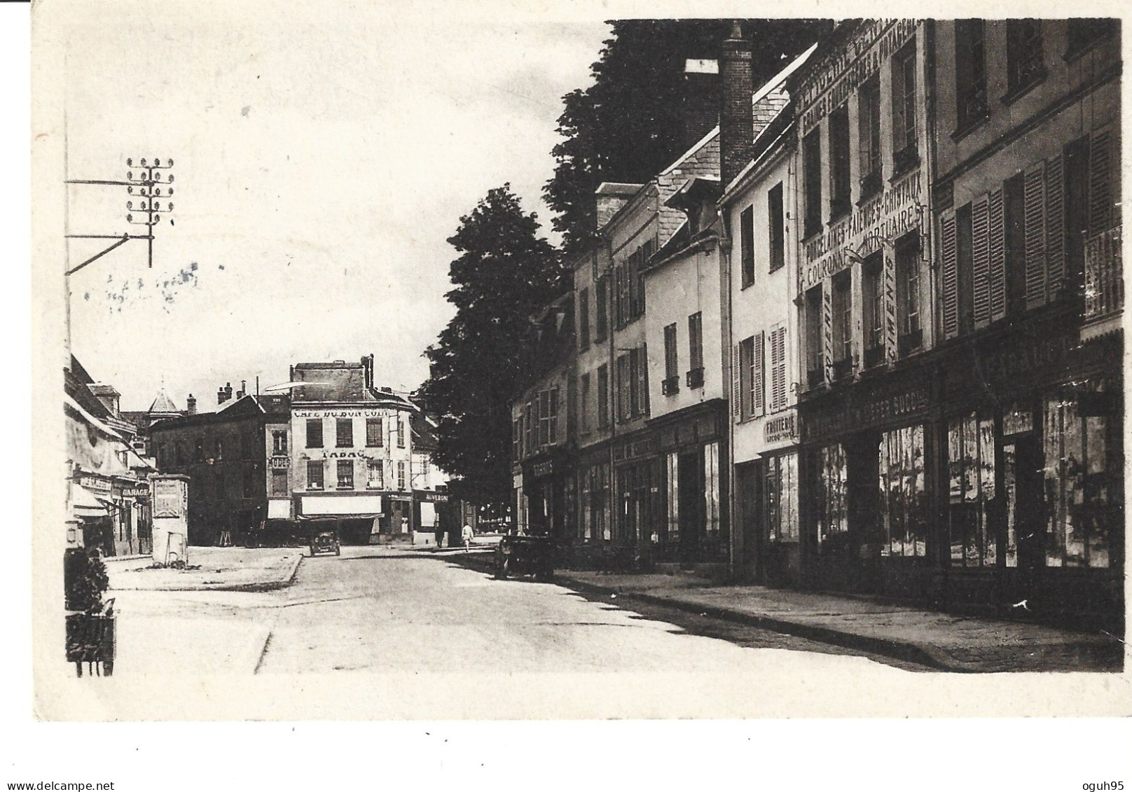 51 - MONTMIRAIL - Place Rémy Petit - Montmirail