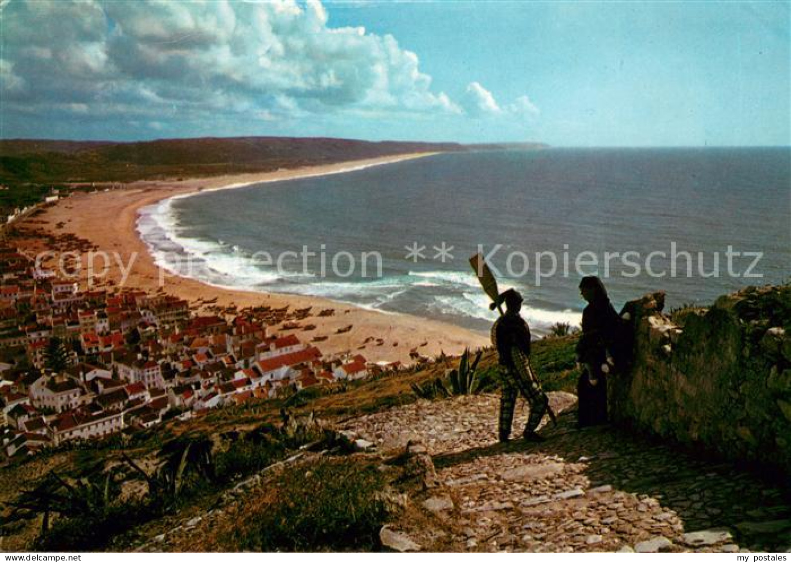 73620559 Nazare Portugal Typical Costumes And Beach Nazare Portugal - Andere & Zonder Classificatie
