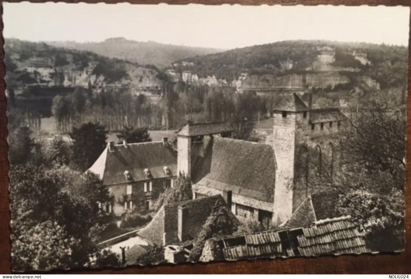 CPSM 24 Dordogne, Les Eyzies, Eglise Fortifiée De Tayac, éd Argra, Non écrite - Les Eyzies