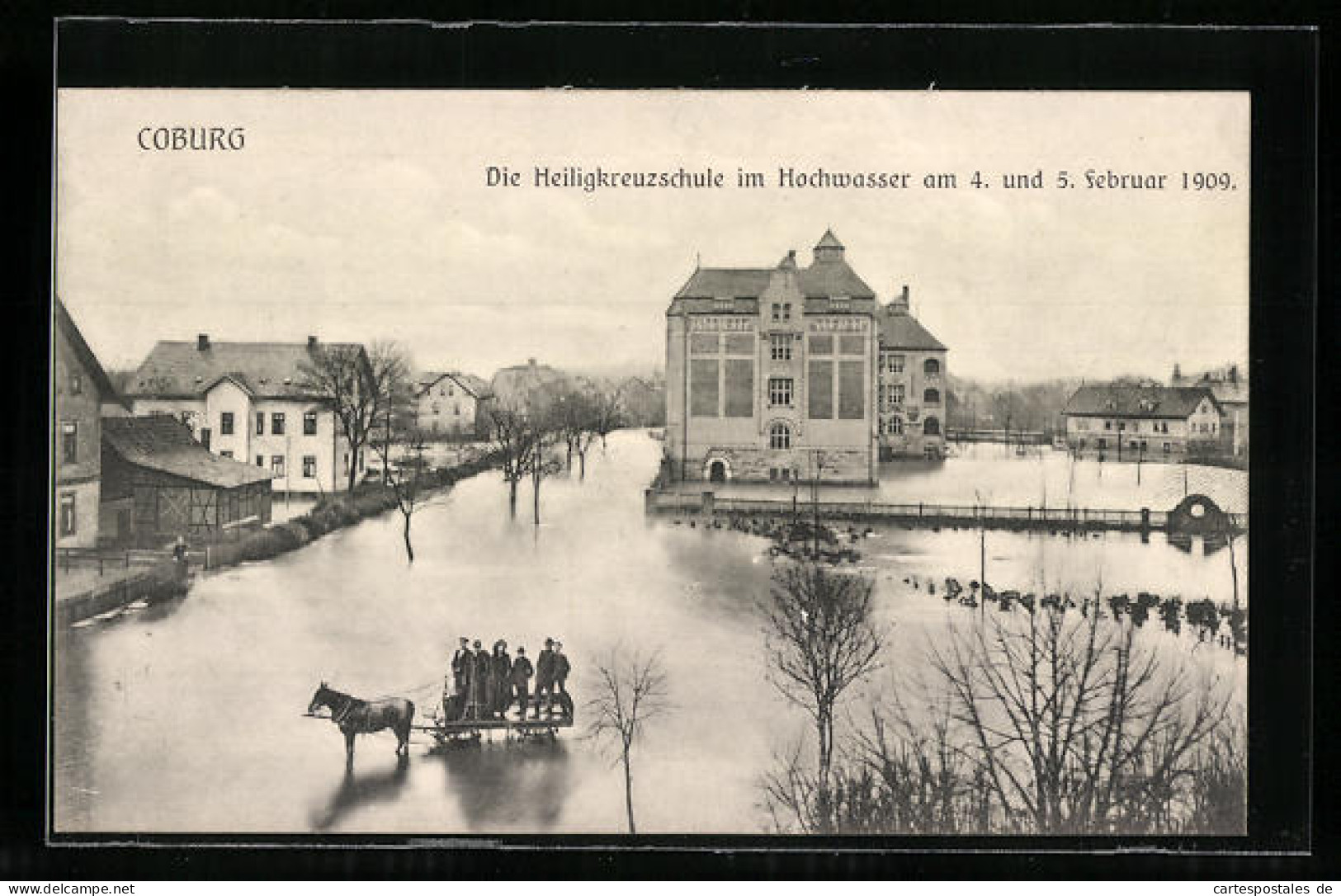 AK Coburg, Heiligkreuzschule Im Hochwasser 1909, Mit Gruppe Auf Pferdewagen Im Wasser  - Overstromingen