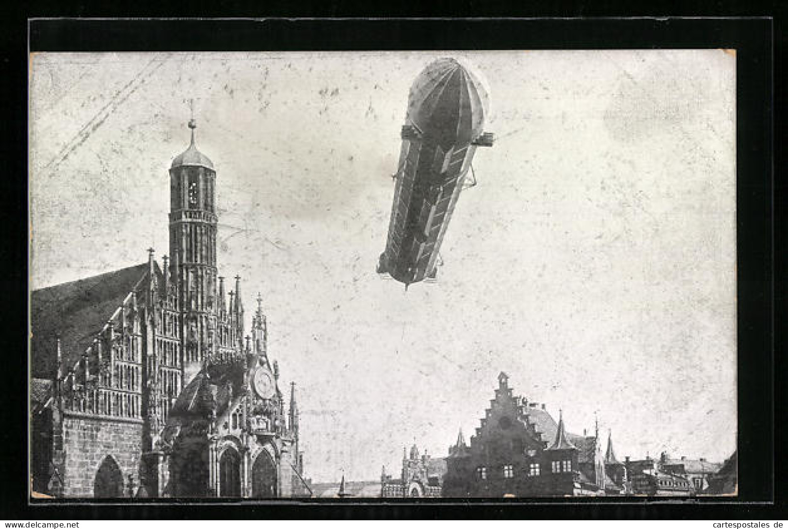 AK Nürnberg, Hauptmarkt Nach Süden Mit Fliegendem Zeppelin  - Zeppeline