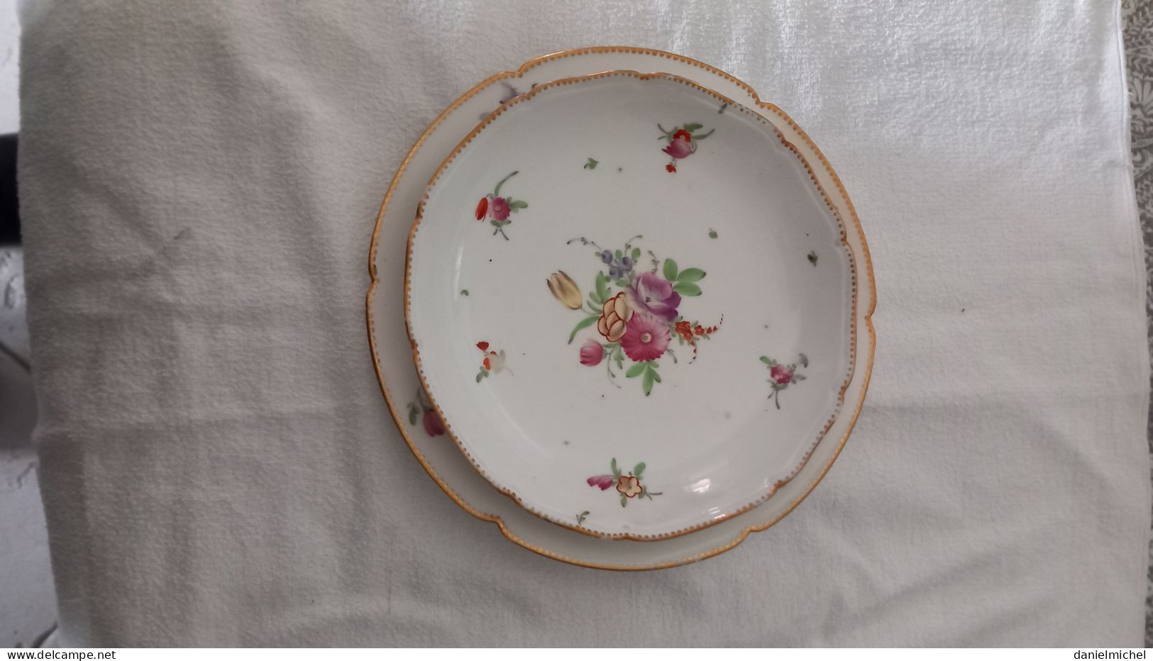 Lot De 2 Assiettes XVIII E A La Reine - Andere & Zonder Classificatie