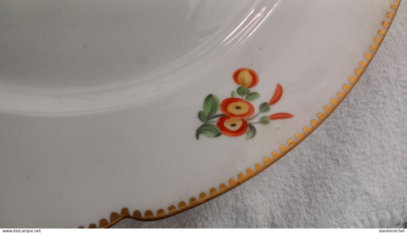 lot de 2 assiettes XVIII e A la reine