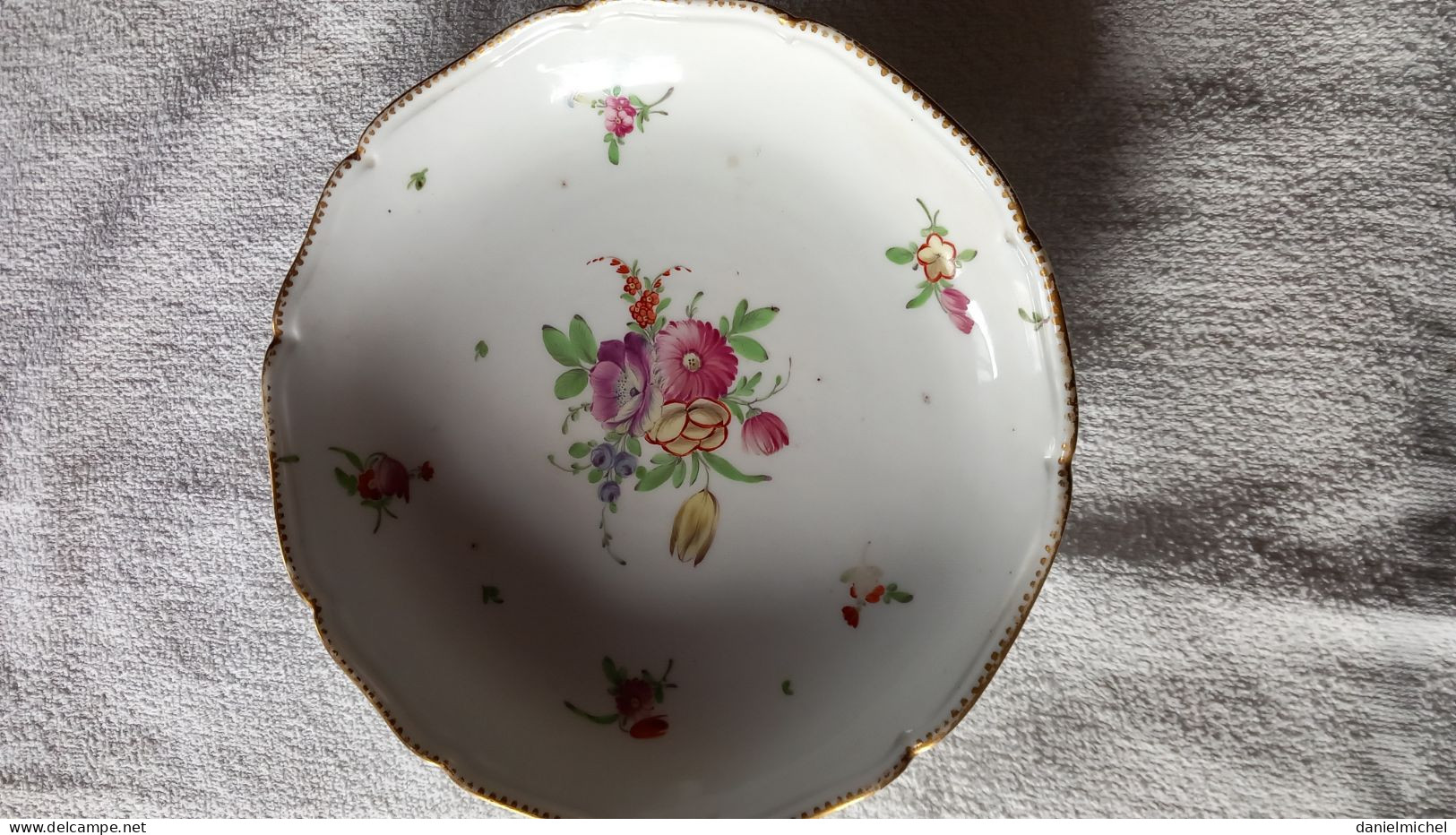 lot de 2 assiettes XVIII e A la reine