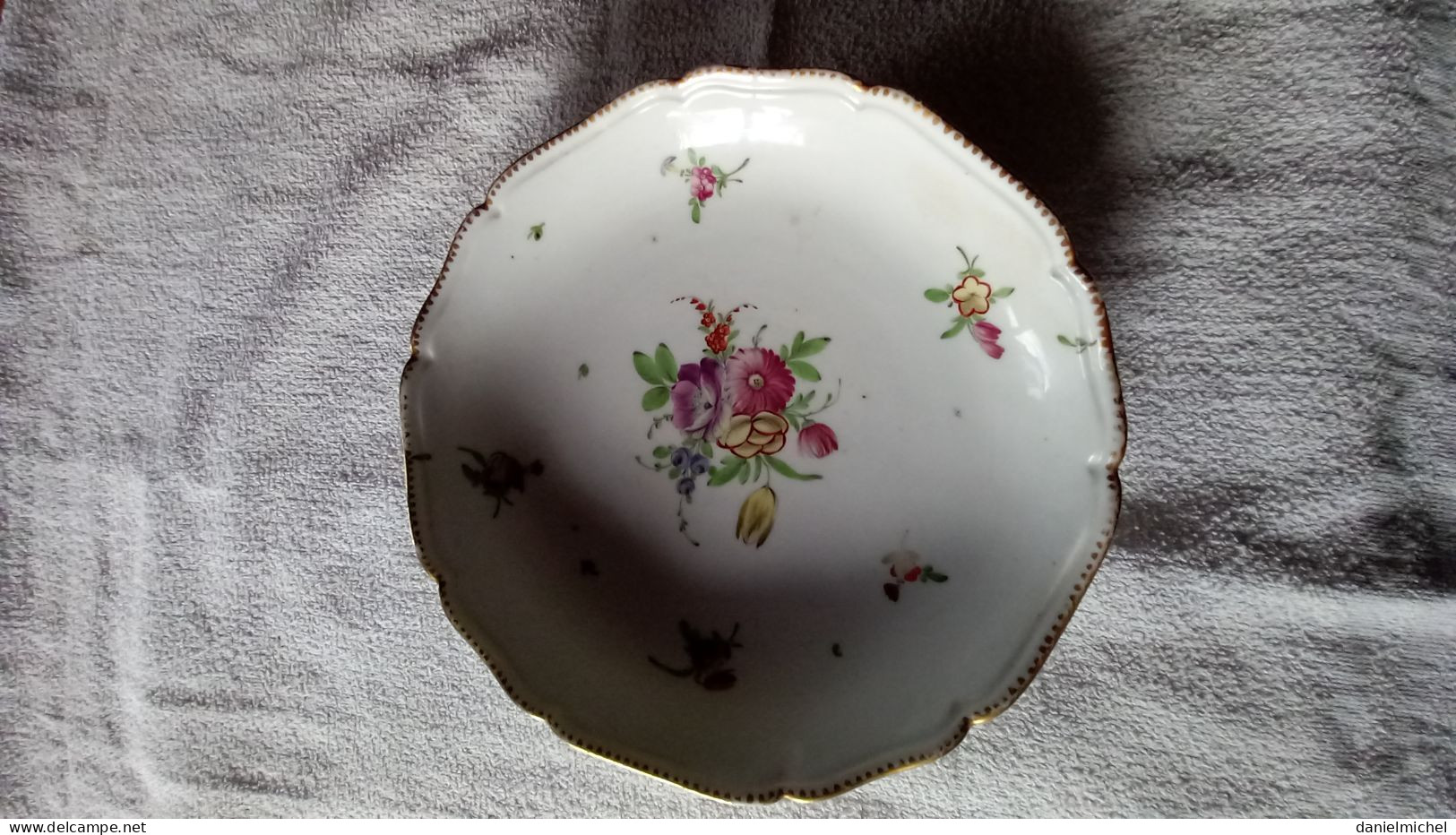 lot de 2 assiettes XVIII e A la reine