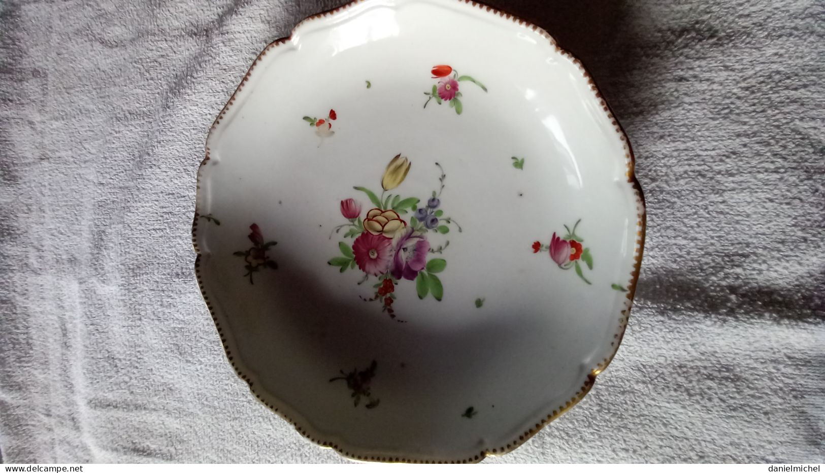 lot de 2 assiettes XVIII e A la reine