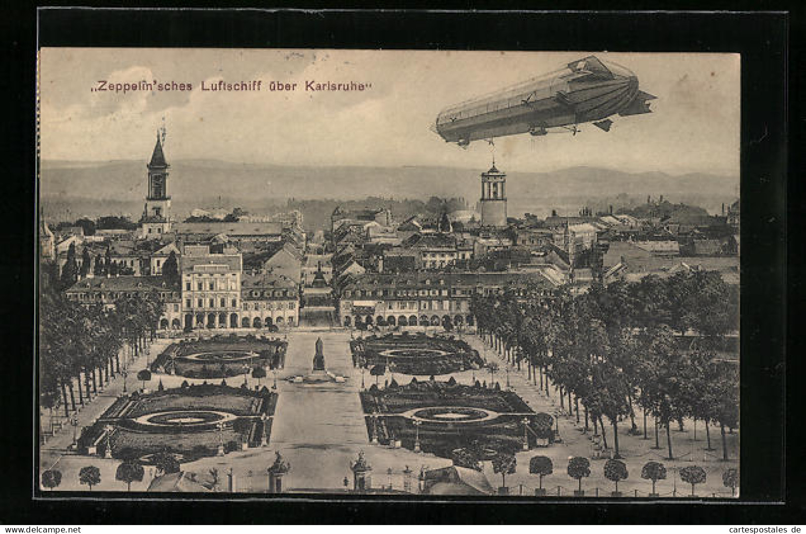 AK Karlsruhe, Schloss Mit Denkmal Und Zeppelin`schem Luftschiff  - Airships