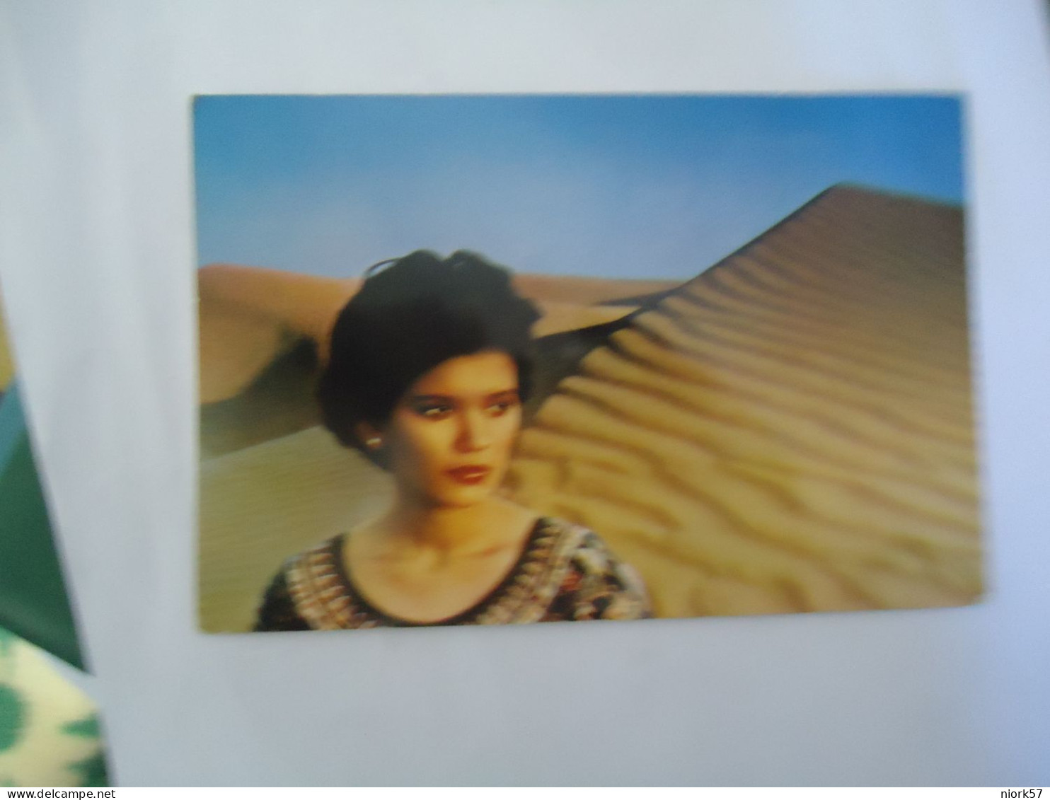 SINGAPORE   POSTCARDS WOMENS IN EGYPT 1981 PURHASES 10% DISCOUNT - Singapur