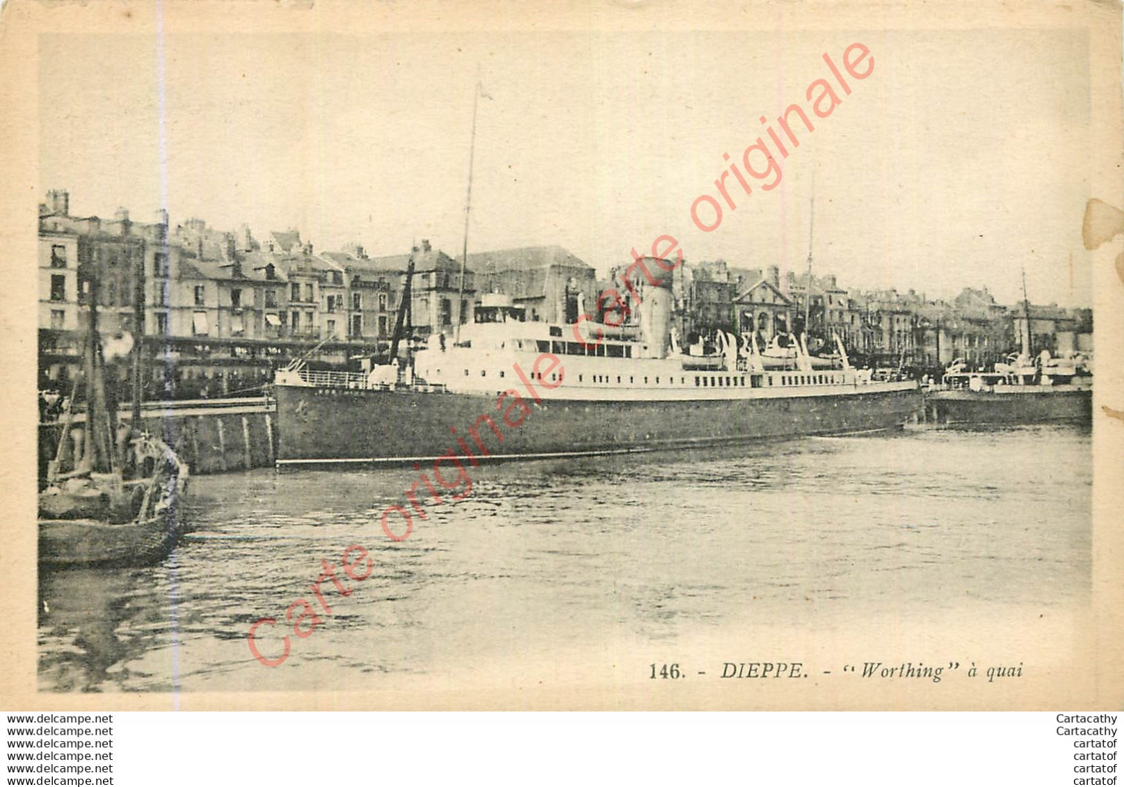 76.  DIEPPE . Le  " WORTHING " à Quai . - Dieppe