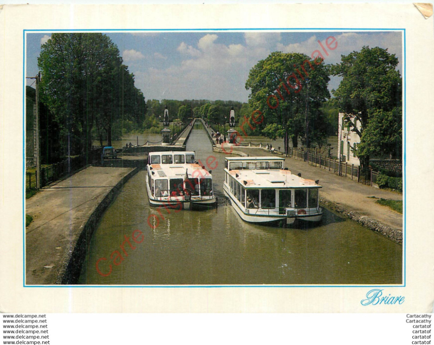 45.  BRIARE LE CANAL .  Sortie De Bateaux Mouche Du Pont-canal . ( Bateaux Péniches ) . - Briare