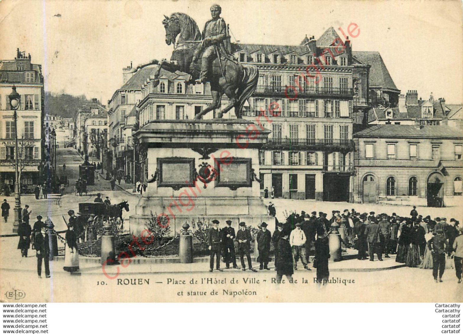 76.  ROUEN .  Place De L'Hôtel De Ville . Rue De La République Et Statue De Napoléon . - Rouen