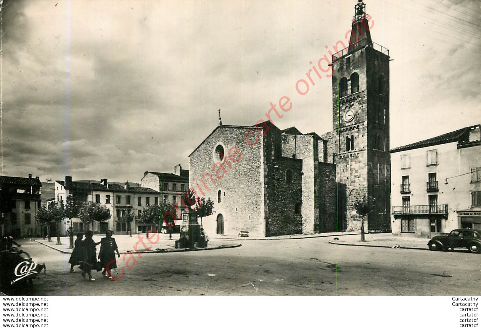 66.  PRADES .   Place De La République .  L'Eglise . - Prades