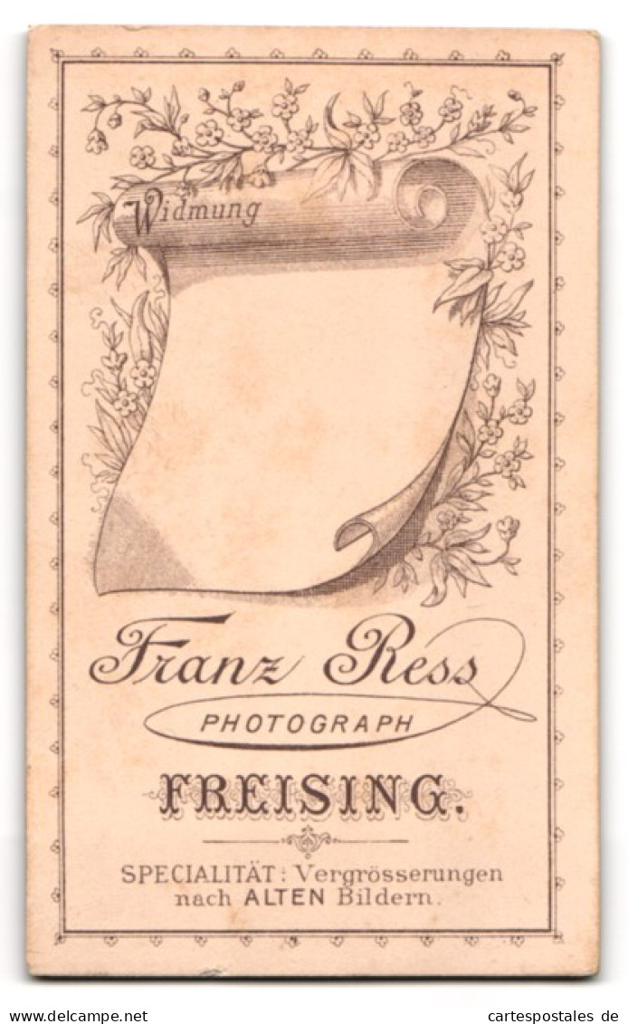 Fotografie Franz Ress, Freising, Junger Geistlicher Mit Knollennase Und Brille  - Célébrités
