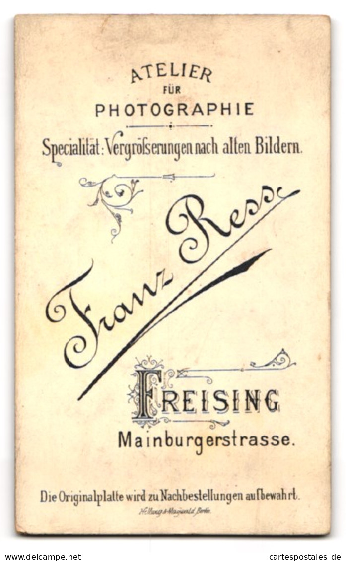 Fotografie Franz Ress, Freising, Mainburgerstrasse, Pausbackiger Theologe Mit Brille  - Célébrités