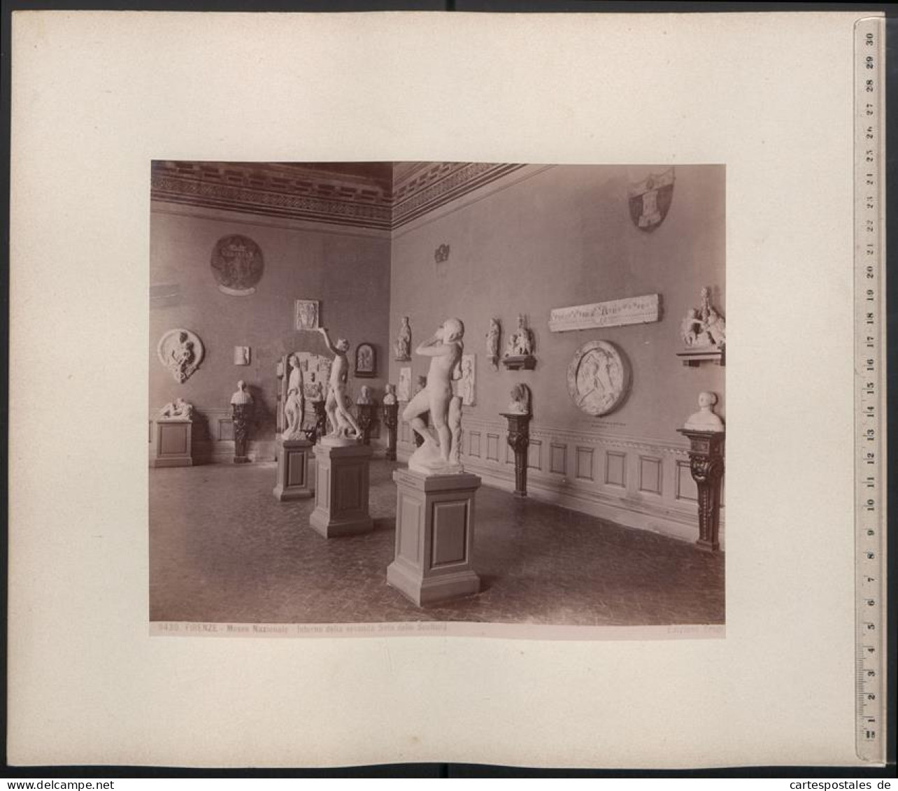 Foto Giacomo Brogi, Ansicht Florenz - Firenze, Museo Nazionale, Interno Delia Seconda Sala Delle Sculture  - Orte