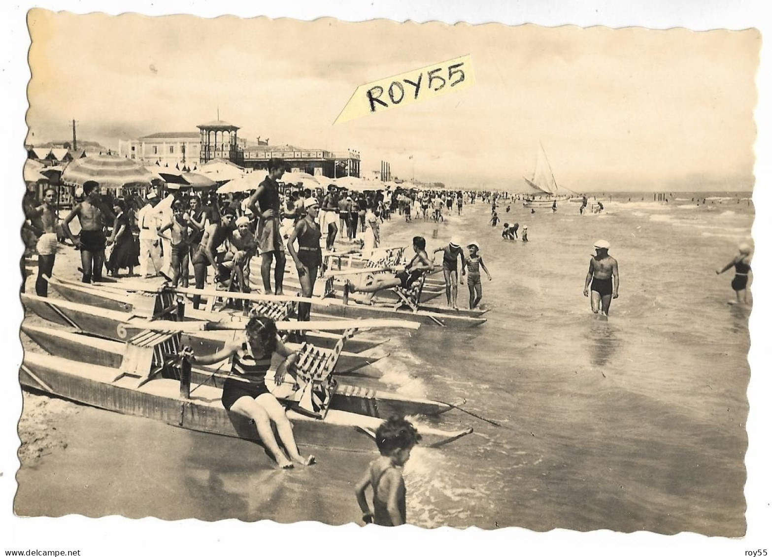 Abruzzo-pescara Spiaggia Veduta Bagnanti Costumi Epoca Barca Salvagente Ombrelloni Riva Animatissima Anni 40 50 (v.retr) - Pescara