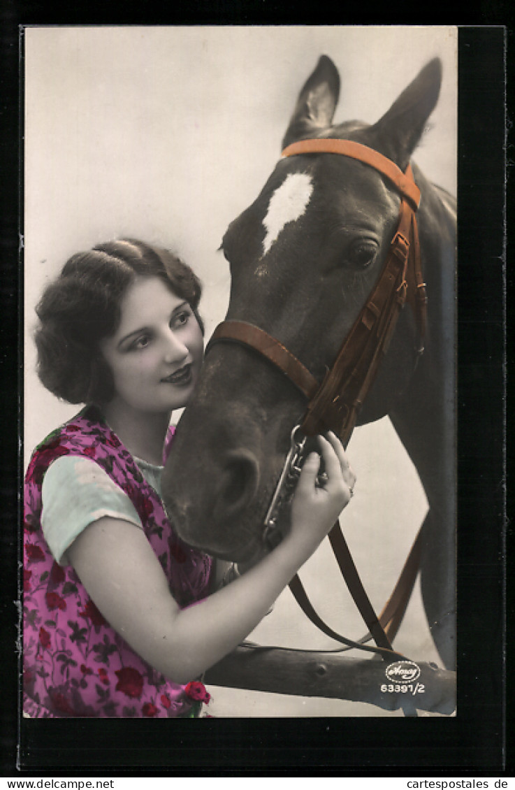 Foto-AK Amag Nr. 63391 /2: Junge Dame In Blumenkleid Mit Pferd  - Fotografie