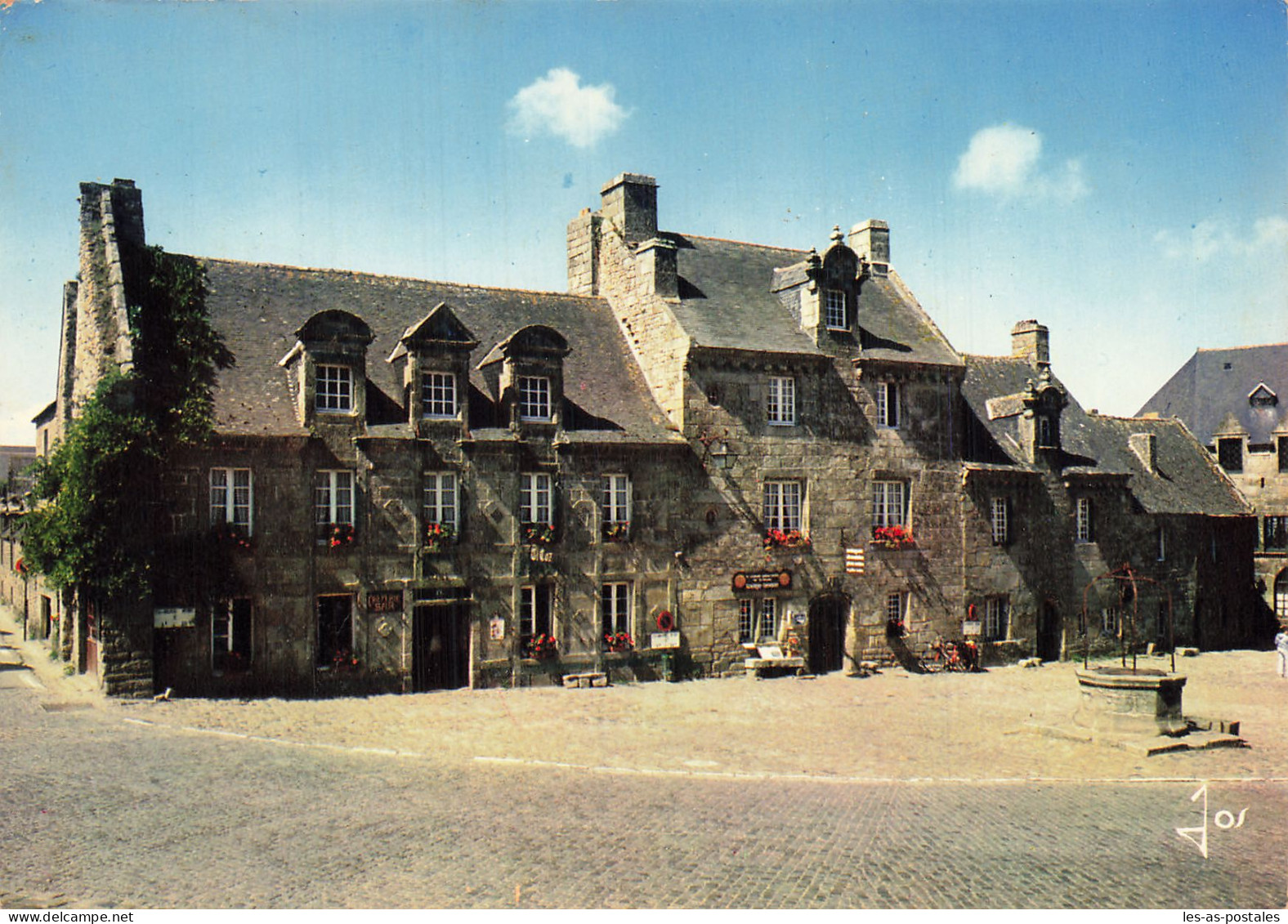 29 LOCRONAN LA PLACE LES VIEILLES MAISONS - Locronan