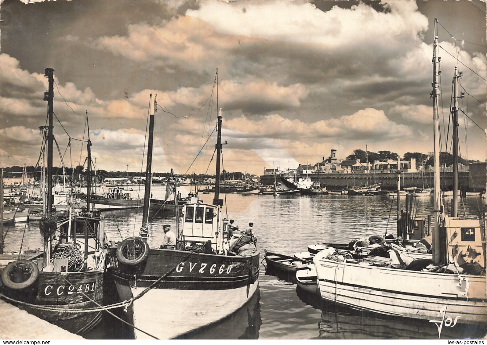 29 CONCARNEAU SARDINIERS DANS LE PORT - Concarneau