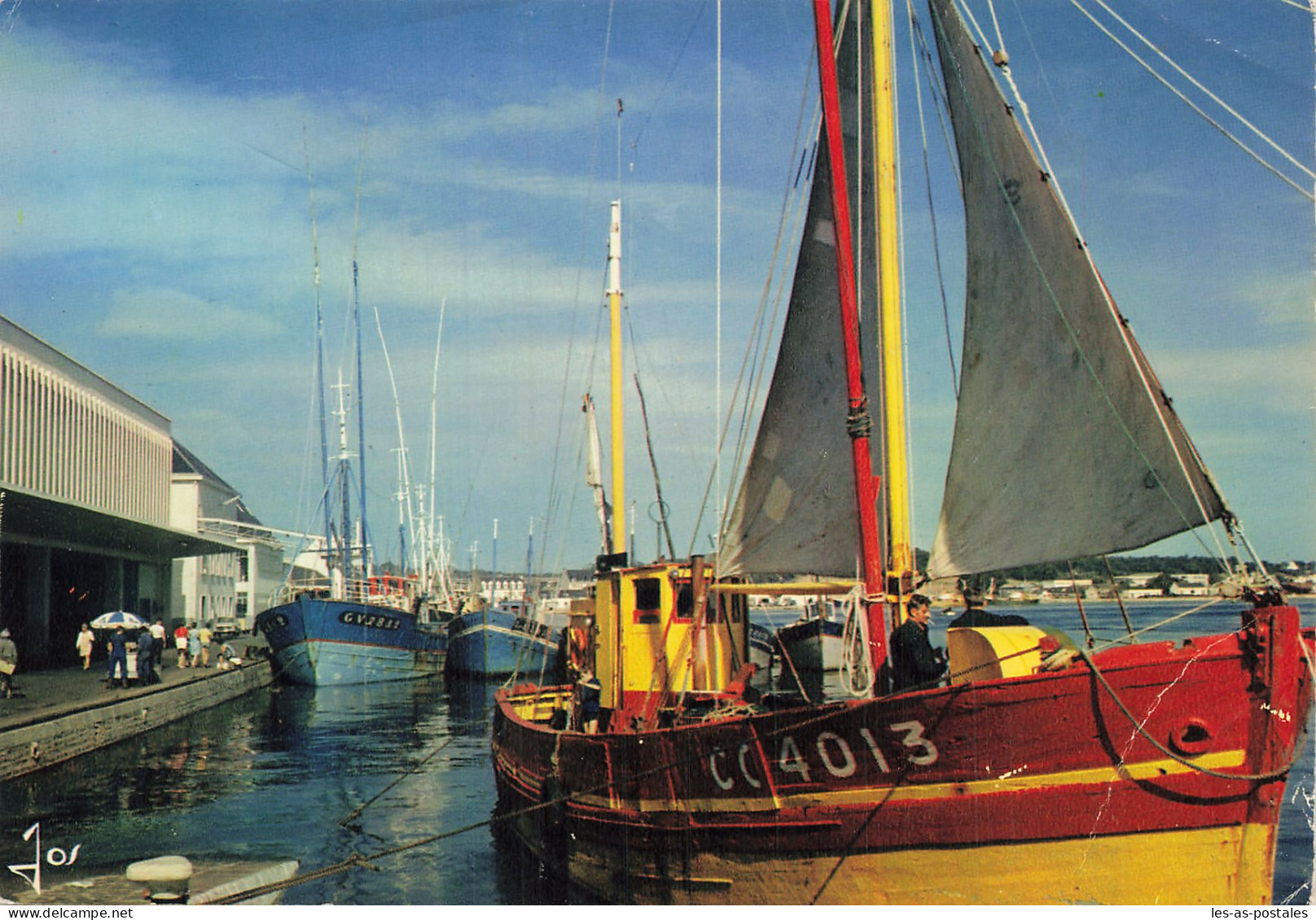 29 CONCARNEAU THONIERS DANS LE PORT - Concarneau