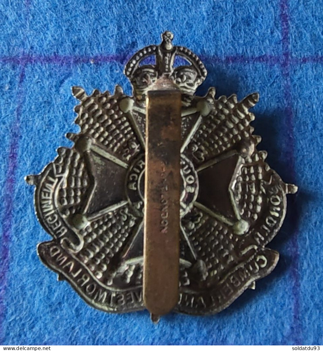 Insigne De Casquette En Métal Blanc Du 4e Bataillon Cumberland And Westorland Border Regiment - 1914-18