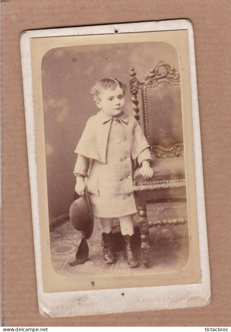 Ancienne Photographie XIXe CDV J. Bruant La-Ferté-Sous-Jouarre Portrait Enfant Garçon Avec Son Chapeau à La Main - Alte (vor 1900)