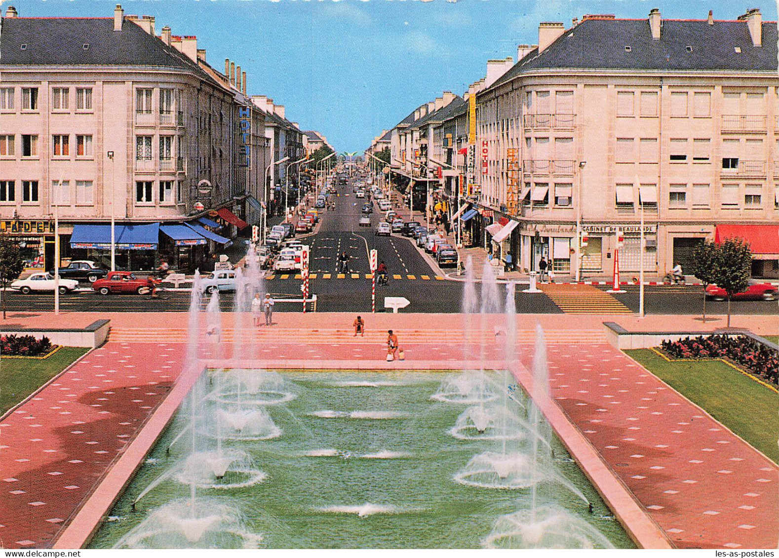 44  SAINT NAZAIRE LES FONTAINES DE L HOTEL DE VILLE - Saint Nazaire