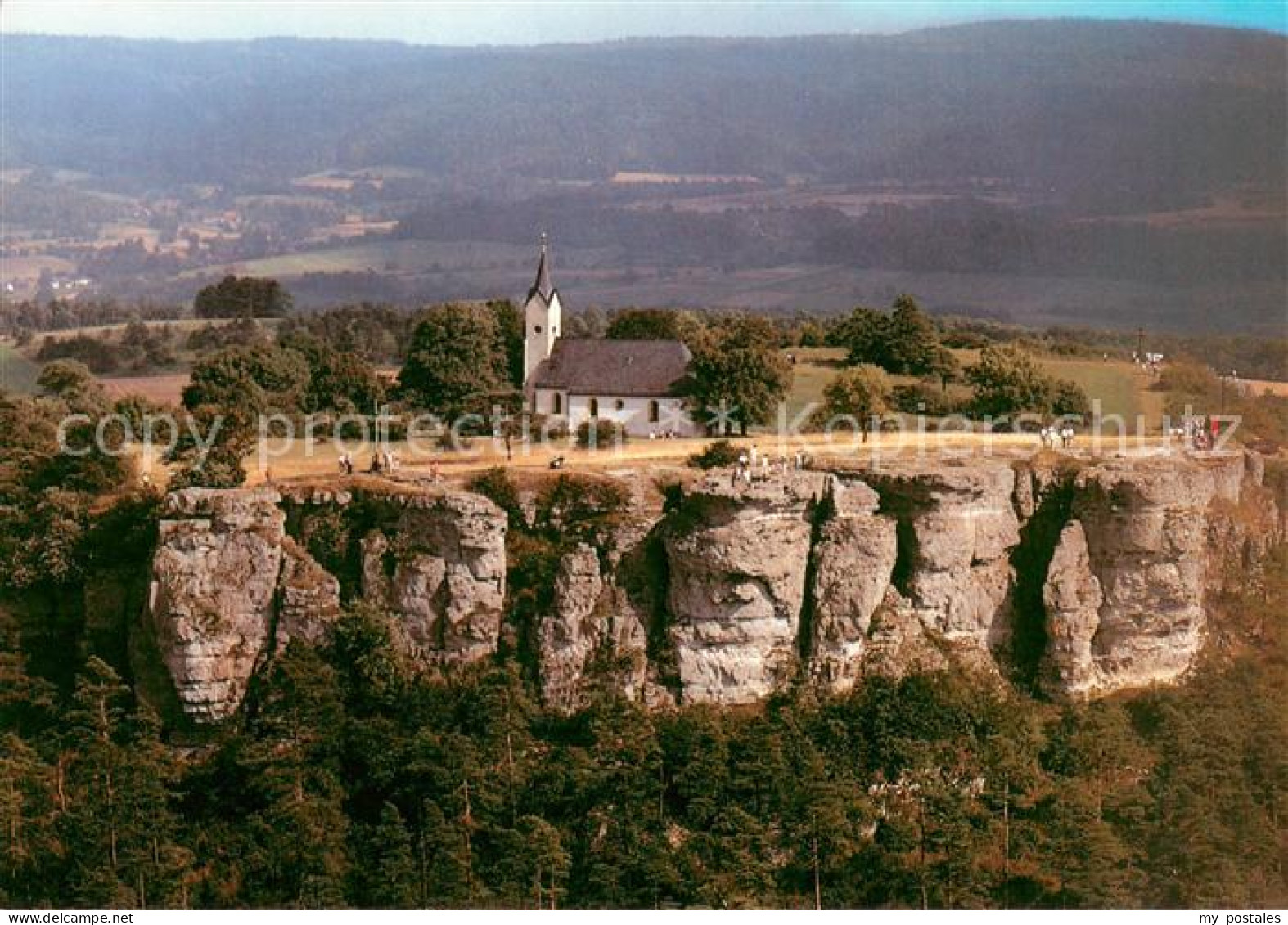 73615080 Staffelberg Felsenkrone Adelgundis-Kapelle Fliegeraufnahme Staffelberg - Staffelstein