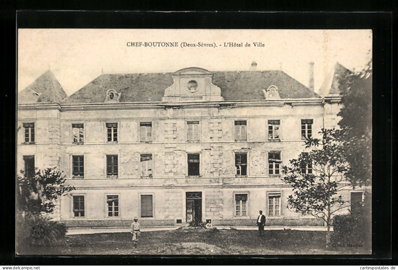 CPA Chef-Boutonne, L`Hôtel De Ville  - Chef Boutonne