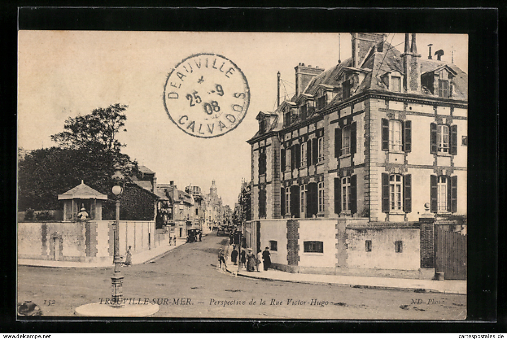 CPA Trouville-sur-Mer, Perspective De La Rue Victor Hugo  - Trouville