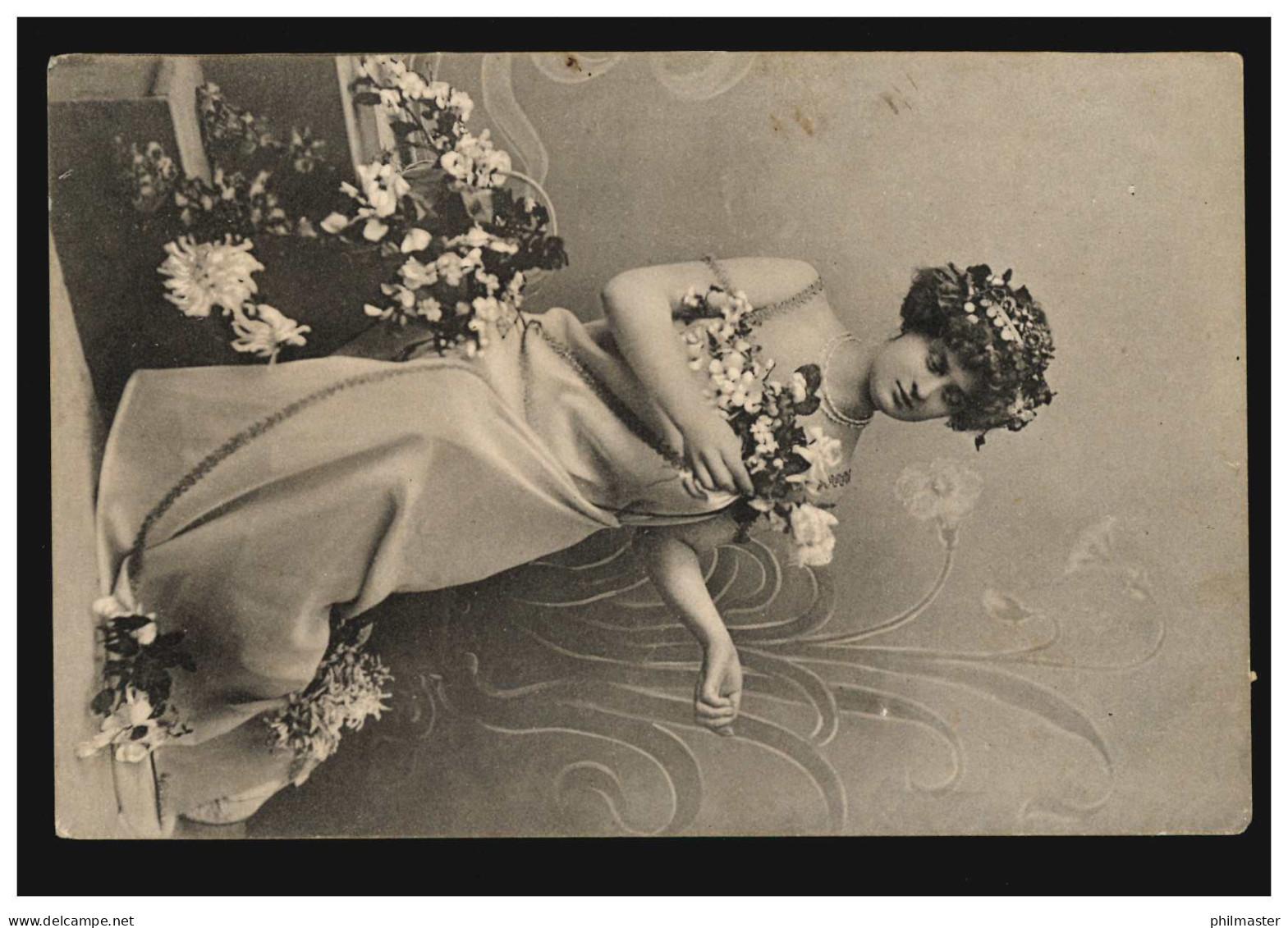Mode-AK Frau Im Langem Kleid Mit Blumne, INNERINGEN (HOHENZOLLERN) Um 1913 - Mode