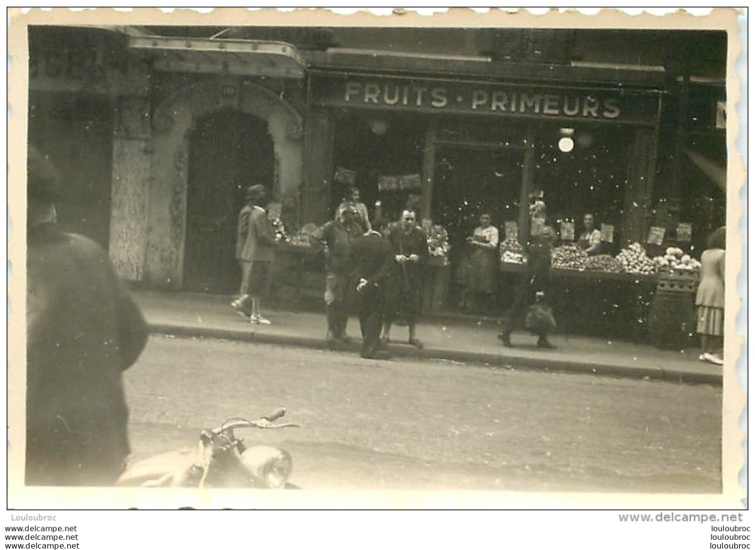 PHOTO COMMERCE DE FRUITS ET LEGUMES  AOUT 1949 FORMAT  8.50 X 6 CM - Professions