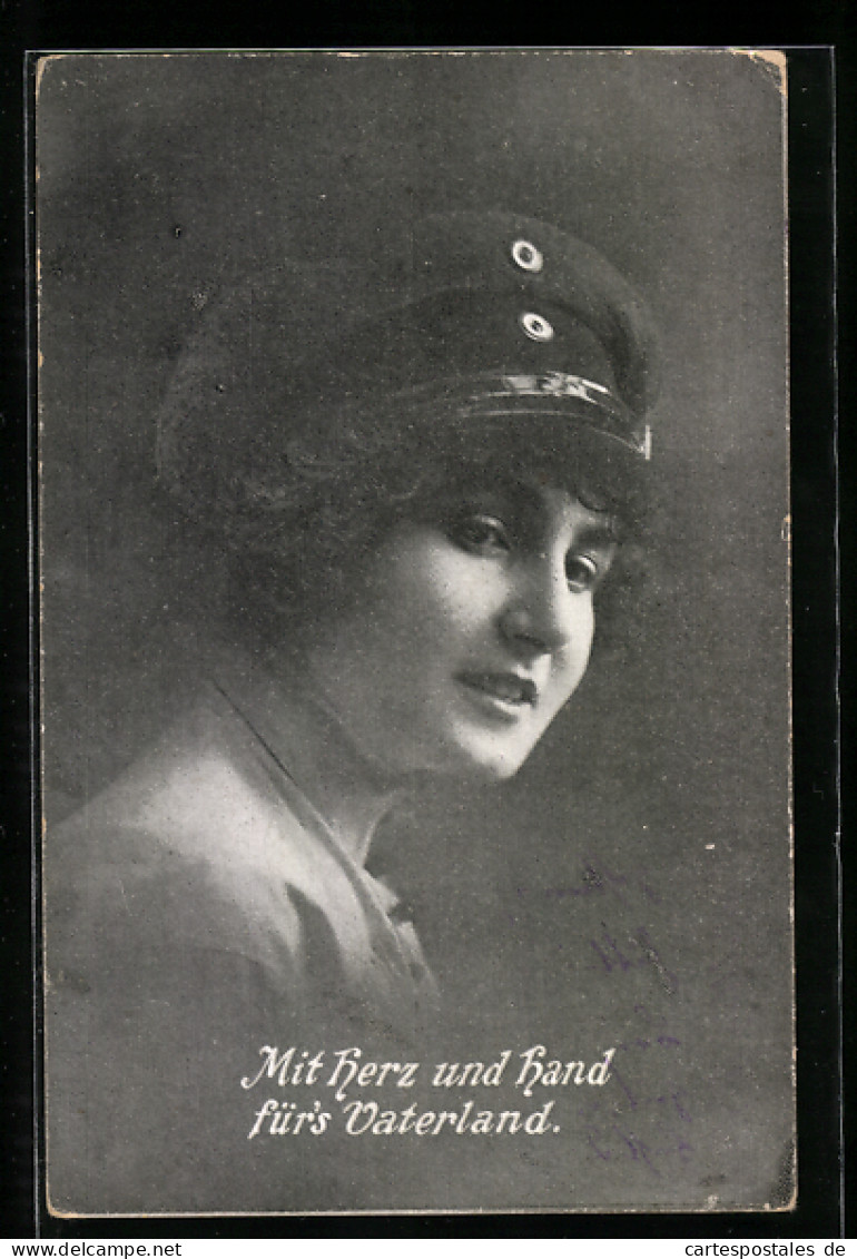 AK Mit Herz & Hand Für's Vaterland. Frau Mit Schirmmütze  - Weltkrieg 1914-18