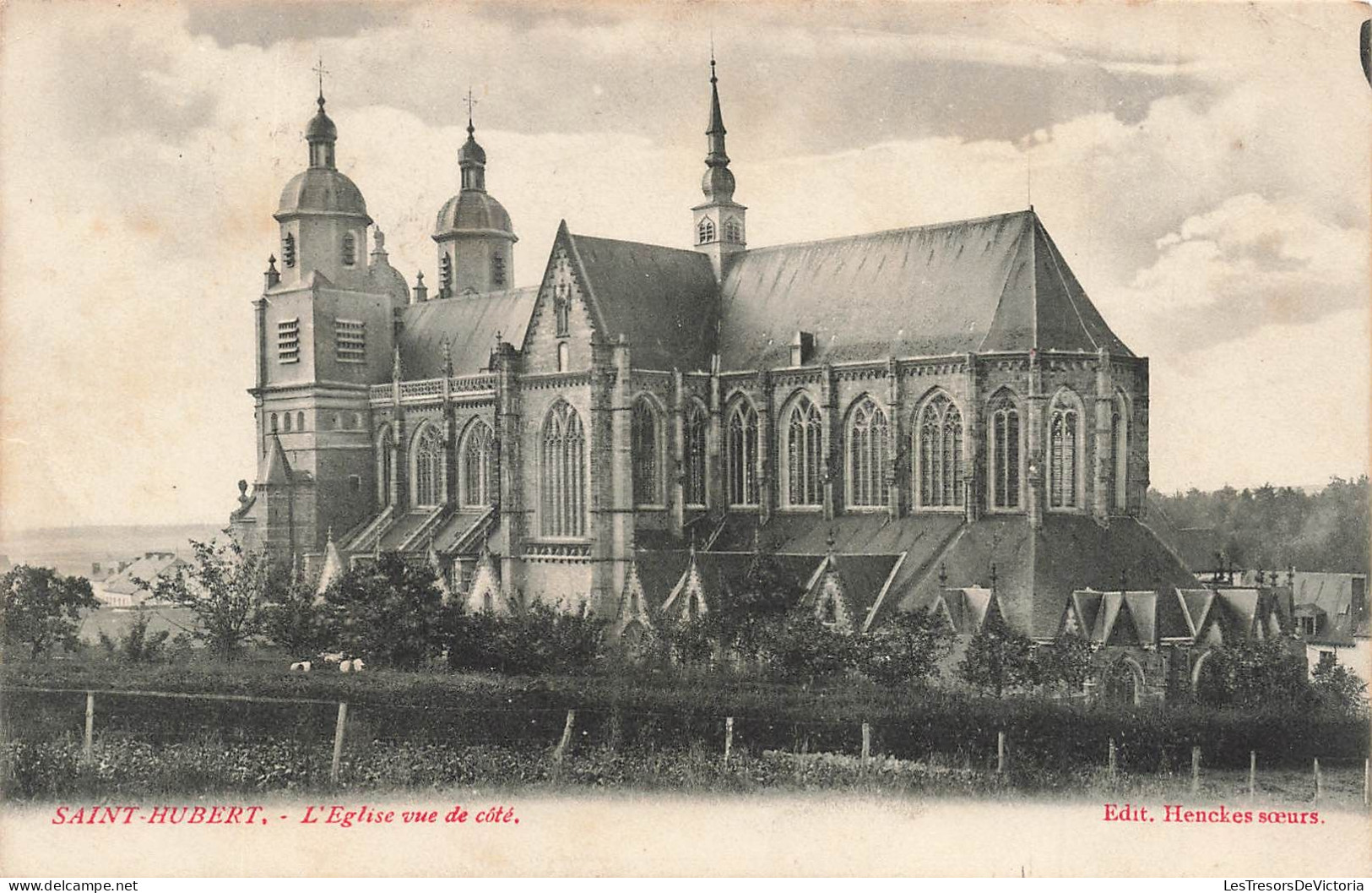 BELGIQUE - Saint Hubert - L'église Vue De Côté - Edit. Henckes Soeurs - Carte Postale Ancienne - Saint-Hubert
