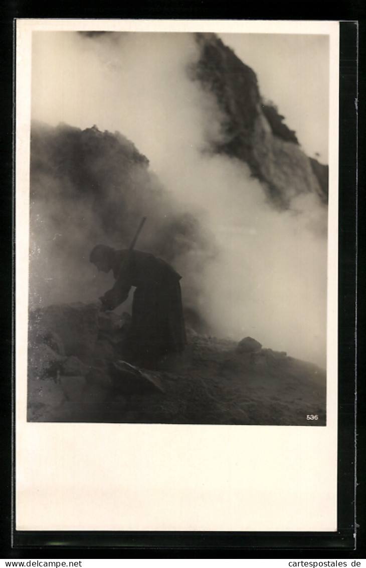 Cartolina Neapel, Solfatara, Frau An Den Schwefelquellen  - Napoli (Naples)