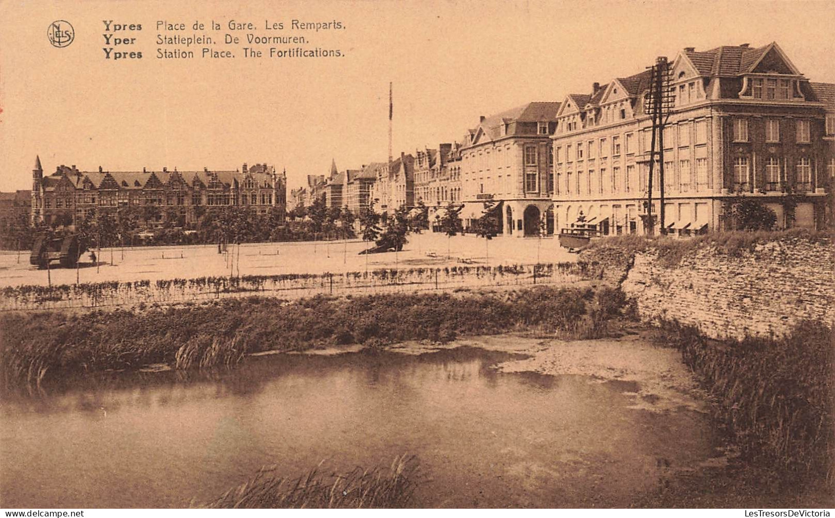 BELGIQUE - Ypres - Place De La Gare - Les Remparts - Carte Postale Ancienne - Ieper