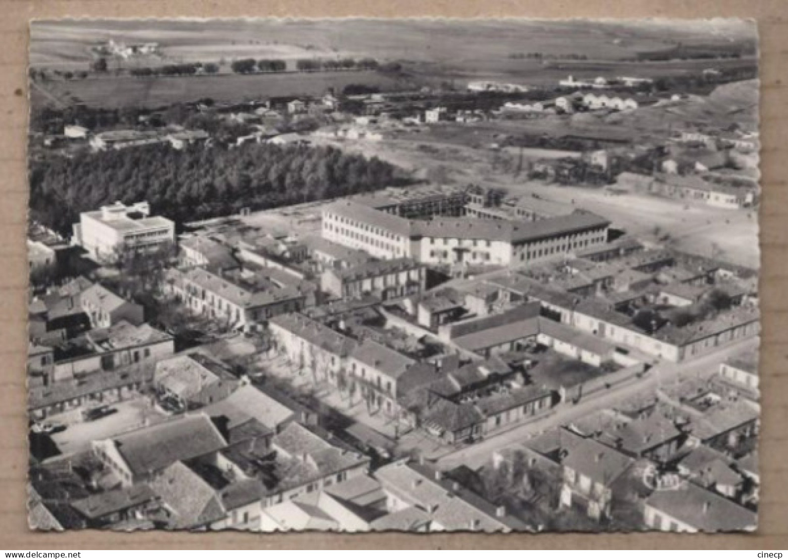 CPSM ALGERIE - BATNA ( Constantine ) Vue Aérienne De La Ville , Au Centre Le Collège Moderne , Avenue De La République - Batna