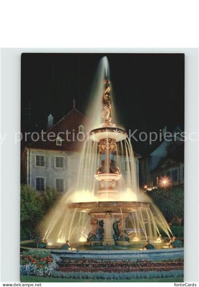 12413145 La Chaux-de-Fonds Fontaine Monumentale Brunnen Nachtaufnahme La Chaux-d - Autres & Non Classés