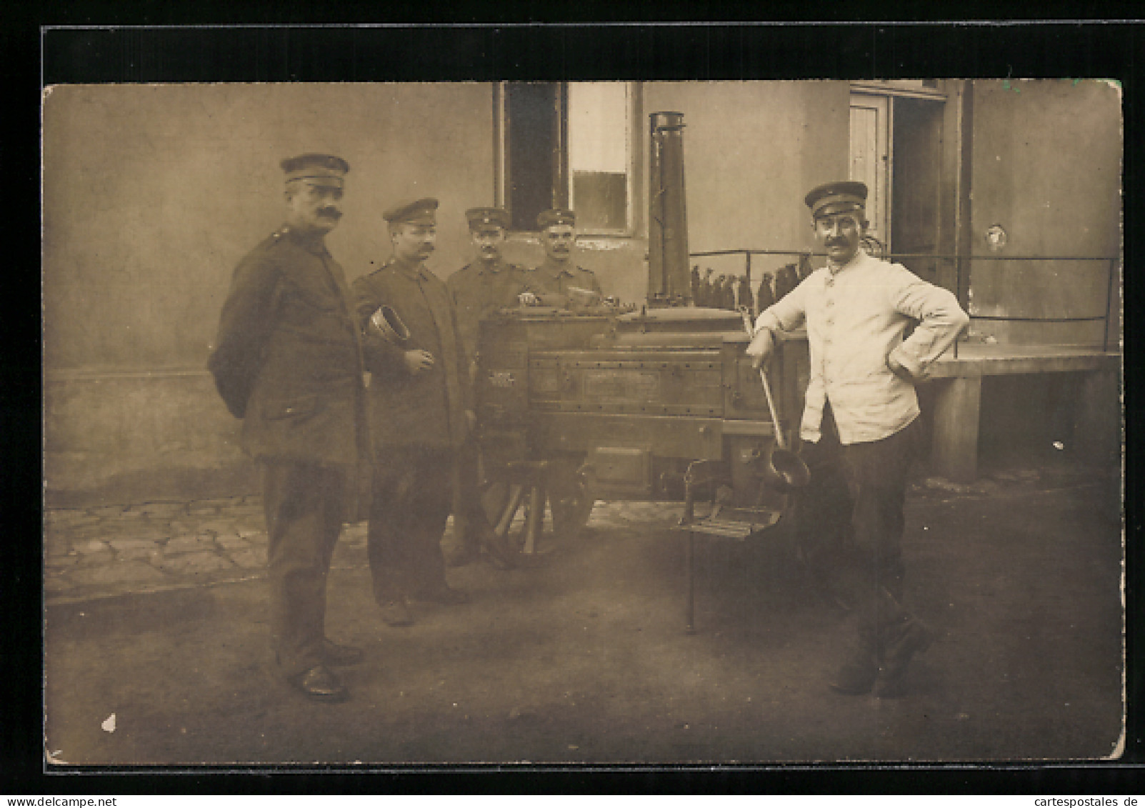 Foto-AK Soldaten Bei Der Feldküche  - War 1914-18