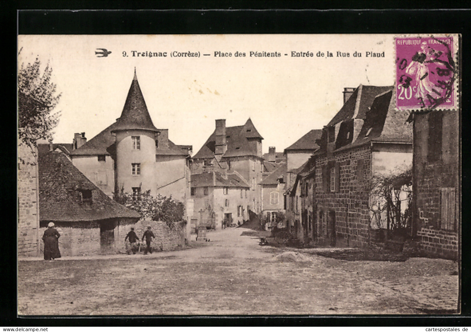 CPA Treignac, Place Des Pénitents, Entrée De La Rue Du Plaud  - Treignac