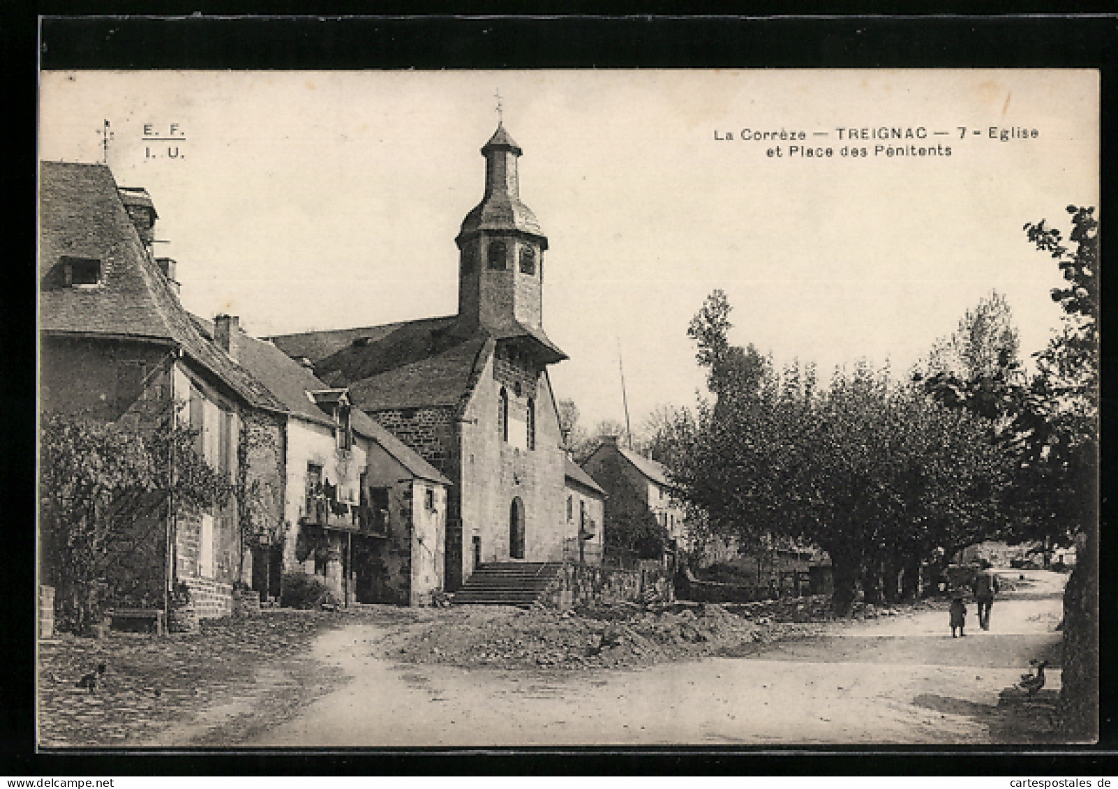 CPA Treignac, Eglise Et Place Des Penitents  - Treignac