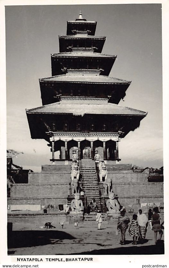 Nepal - BHAKTAPUR - Nyatapola Temple - REAL PHOTO - Nepal