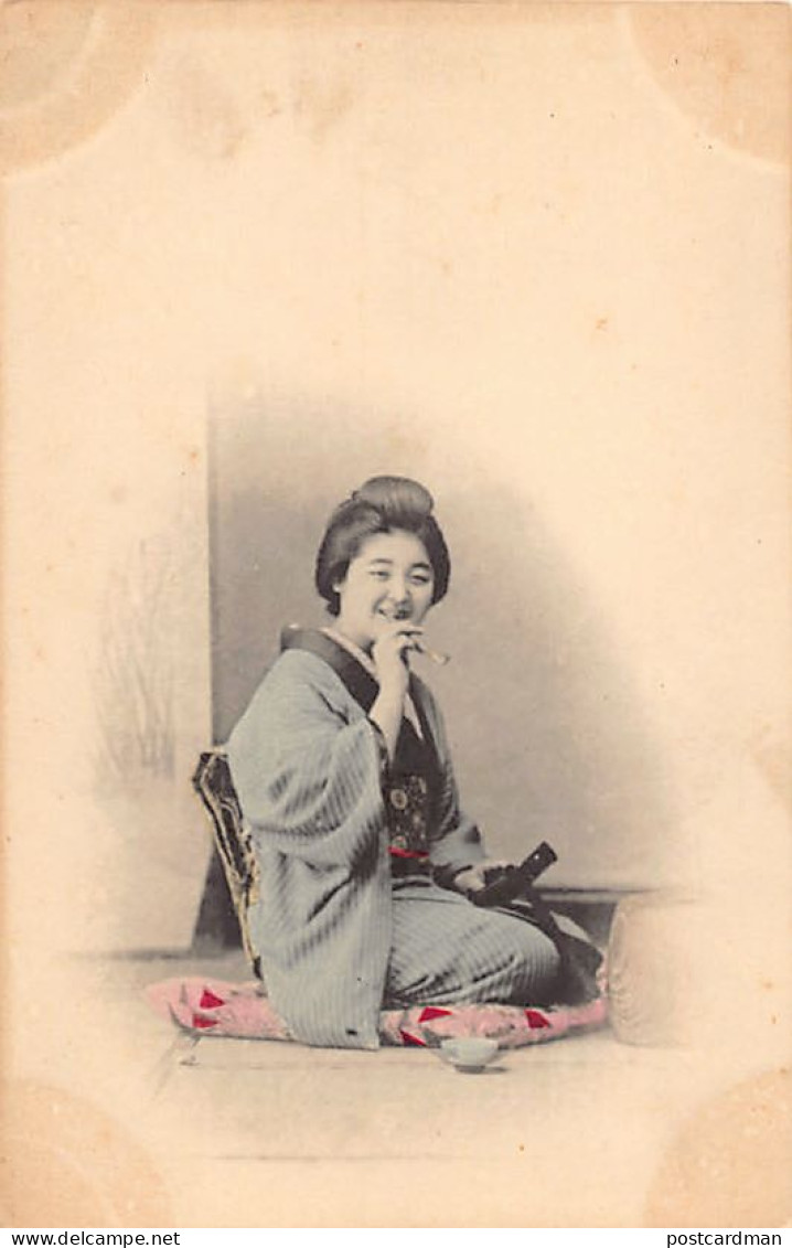 Japan - Geisha Smoking The Pipe - Other & Unclassified