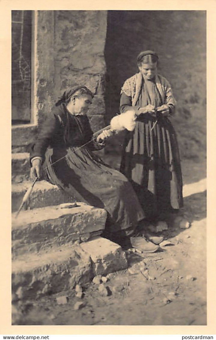 Croatia - ŠIBENIK - Women Spining Wool - Croatia